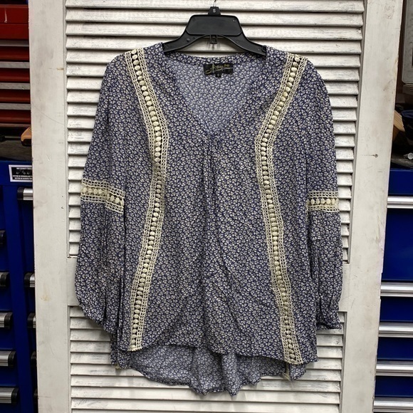 Blue Leaf print Blouse with Crochet trim  Size Small - Picture 1 of 7